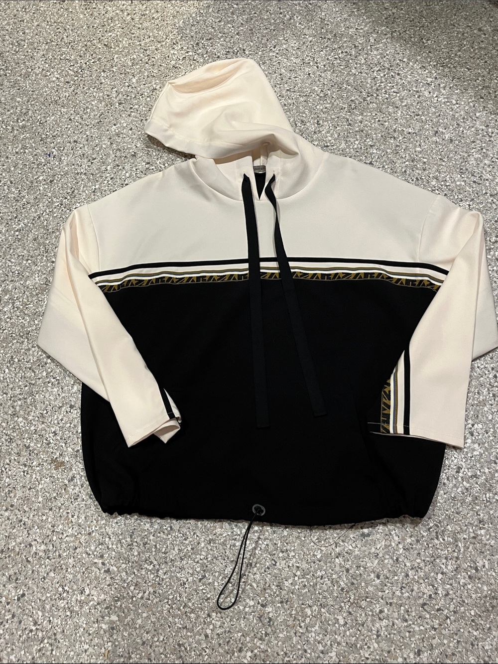 Zara Two-Tone Black and Cream Crewneck Hoodie Large